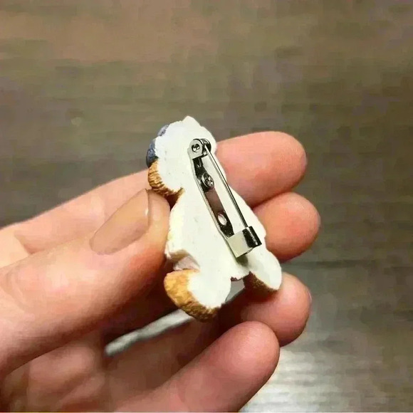 Vintage 2000 Y2K Avon Teddy Bear Shamrock St Patrick's Resin Holiday Brooch Pin - Picture 2 of 2